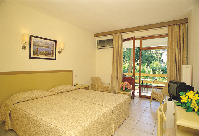 Side Holiday Village HV-1